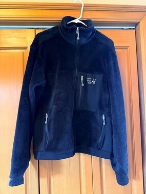 Mountain Hardwear black fleece.